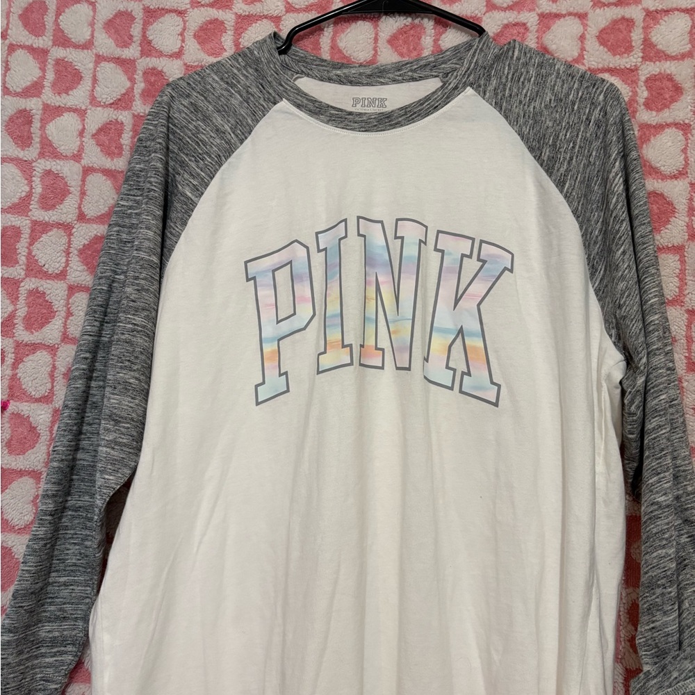 PINK Victoria's Secret Womens Raglan Sleeve Shirt - White and Gray